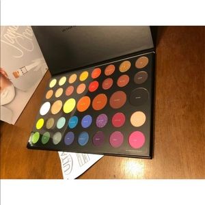 Big JAMES CHARLES X MORPHE  EYESHADOW PALETTE